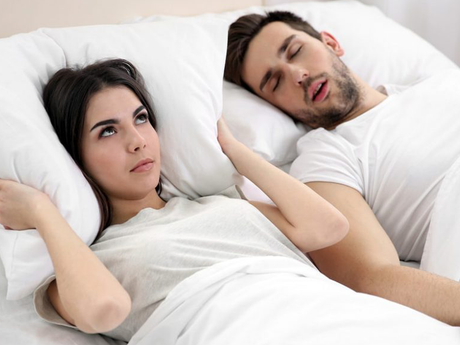 ¿Por qué se ronca al dormir?