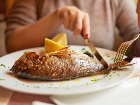 Consumir pescado podría beneficiar la salud del cerebro, de acuerdo con estudio