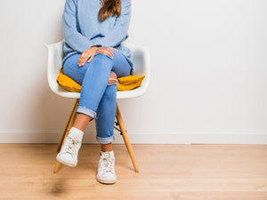 Sentarse con las piernas cruzadas puede afectar tu salud
